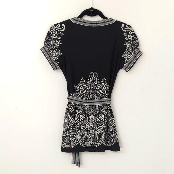 BCBG Max Azria Blouse; Size M; Black and ecru - Picture 3 of 3